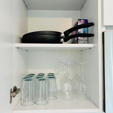 Modern - Free Parking - Balcony Apartment Wina Bagian luar foto