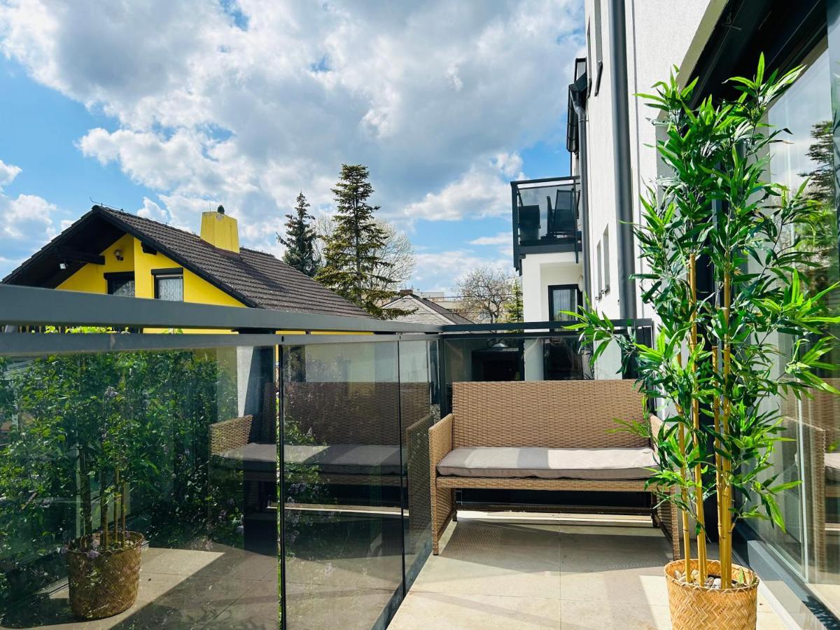 Modern - Free Parking - Balcony Apartment Wina Bagian luar foto