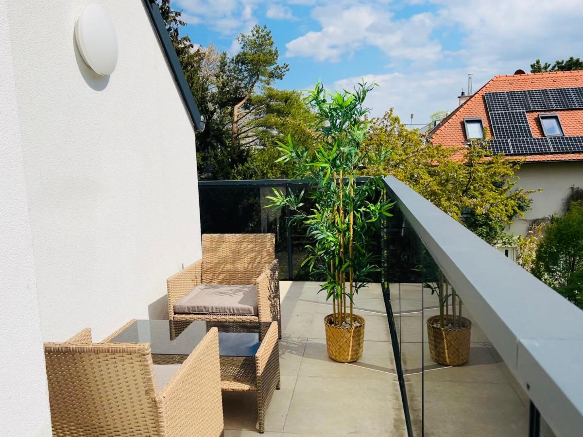 Modern - Free Parking - Balcony Apartment Wina Bagian luar foto